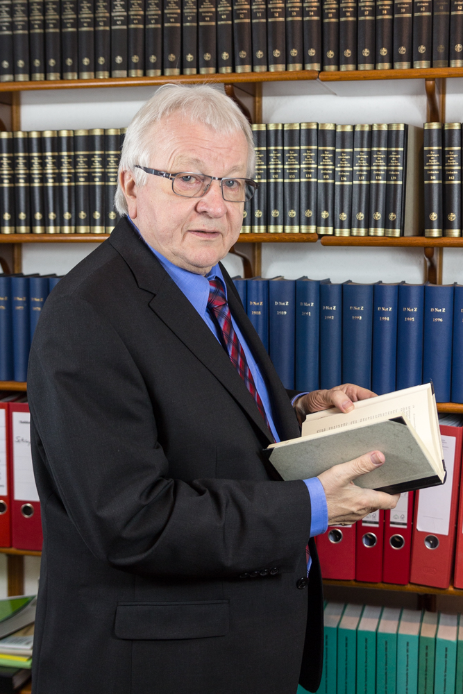 Rechtsanwalt und Notar a.D. Rainer Leonard